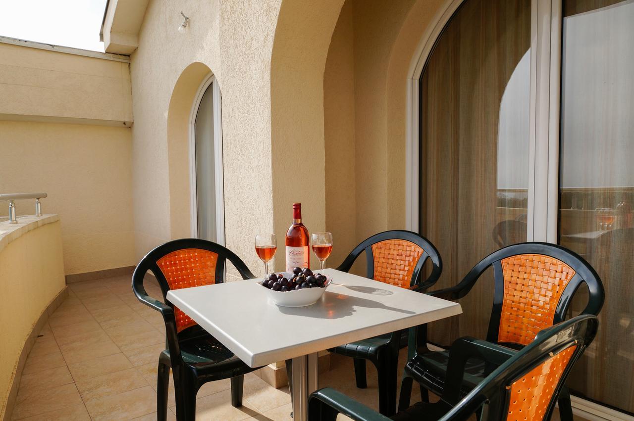 Petrovac Apart Hotel Forte Roses Montenegro Ko Buljarica المظهر الخارجي الصورة